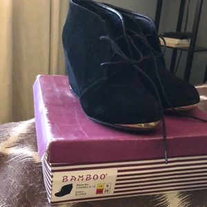 SOLD Bamboo velvet wedge